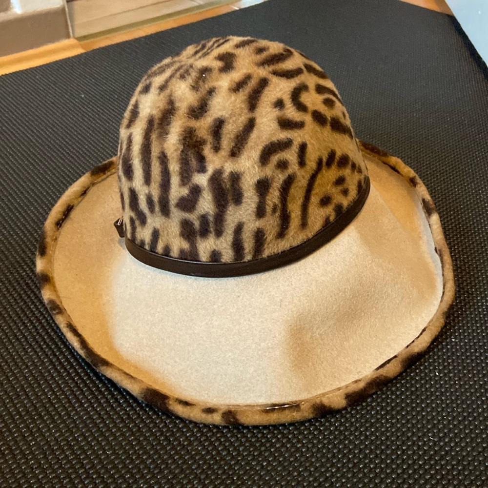 Vintage hat in original box